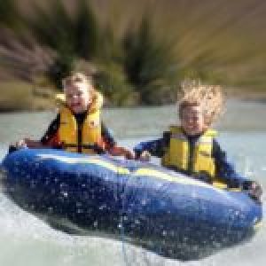 watersport-giochi-d-acqua-barche-paragliding-jetski-www.cosafarearodi.com-summer-holidays-to-rhodes-greece-vacanza-estate-rodi-faliraki-grecia-rodos-nightlife-children-tubing-150x150